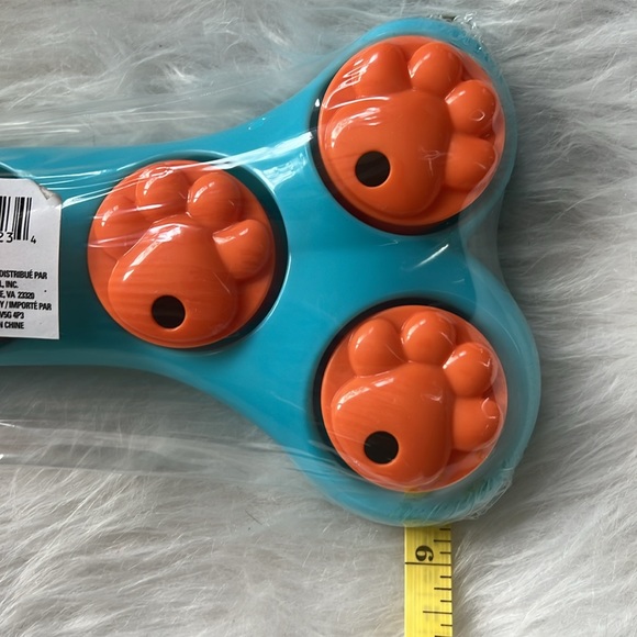 Doggie Treat Puzzle, Small, teal base & orange. Greenbrier Kennel Club - Picture 4 of 4